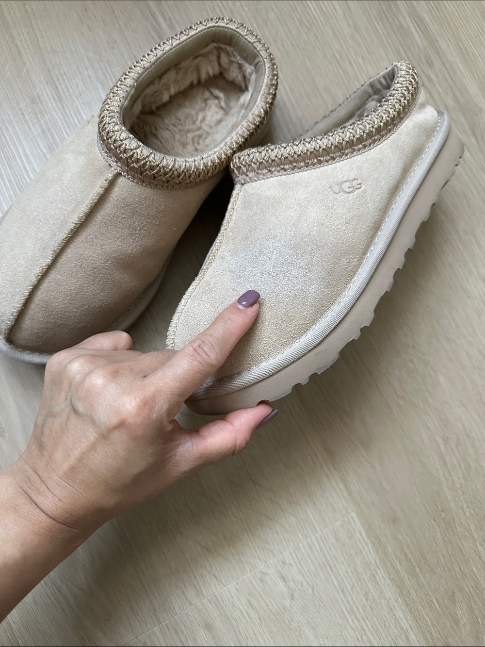 Ugg - Picture 10 of 10